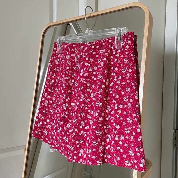 NWT American Eagle Red Floral Notched Mini Skirt - Size Small - Picture 6 of 7